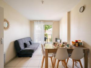 Ruang duduk di Apartment Le Moulin de Rose by Interhome +15 gambar
