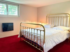 a bedroom with a white bed and a window at Maison de famille 5 ch idéale pour des réunions de familles in Sainte-Luce-sur-Loire