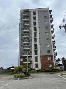 a tall apartment building in a parking lot at Haiya's Staycation Aesthetic & Cozy in Tagaytay in Biluso