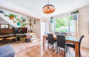 Χώρος καθιστικού στο Beautiful Home In Aix-En-Provence