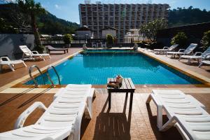 Bazén v ubytování Platinum Hotel and Apartments nebo v jeho okolí