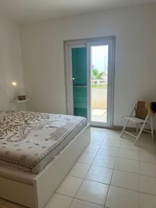 a bedroom with a bed and a sliding glass door at Vida boa é no Vila Verde Sal in Santa Maria +28 photos