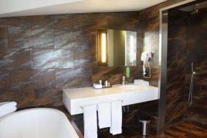 Fosshotel Vatnajökull的一间浴室