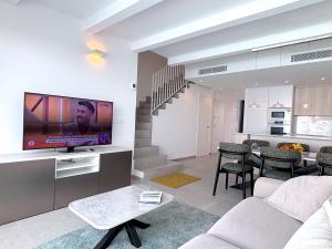 Телевизор и/или развлекательный центр в Elegante villa en san fulgencio