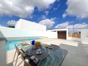 Бассейн в Elegante villa en san fulgencio или поблизости