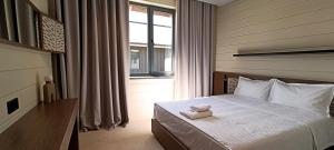 En eller flere senge i et værelse på Altai Mountains Resort