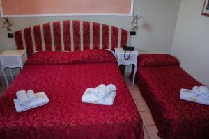Postel nebo postele na pokoji v ubytování Hotel Sicilia
