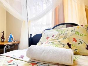 Ένα ή περισσότερα κρεβάτια σε δωμάτιο στο NIA Home - 2 Bedroom, 2 Baths Affordable, Spacious & Budget Friendly Apartment