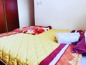 Ένα ή περισσότερα κρεβάτια σε δωμάτιο στο NIA Home - 2 Bedroom, 2 Baths Affordable, Spacious & Budget Friendly Apartment +7 φωτογραφίες