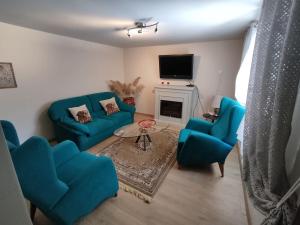 Χώρος καθιστικού στο Traditional House L&A Korçë