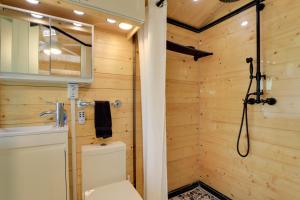 Ένα μπάνιο στο Waterfront Studio Less Than 1 Mi to Downtown Bradenton!