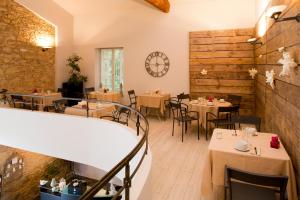 Un lugar para sentarse en Hôtel Le Pré Galoffre