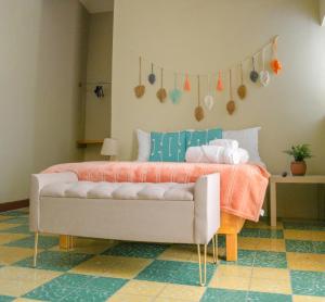 a bedroom with a bed and a couch at Bokatrip El Llano in Oaxaca City