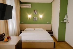 Posteľ alebo postele v izbe v ubytovaní 7 Days Hotel Kamyanets-Podilskyi