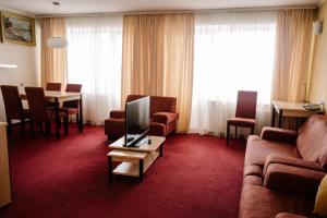 Posedenie v ubytovaní 7 Days Hotel Kamyanets-Podilskyi
