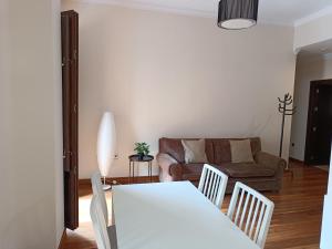 A seating area at Apartamentos Palacio de los Jerónimos
