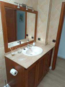 a bathroom with a sink and a mirror at Casa Valentina in Tías