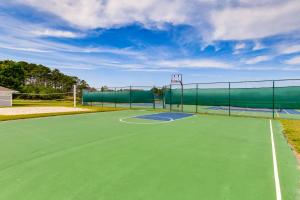 Tennis ja/või seinatennis majutusasutuses Private Beach and Bay Views Retreat in Ocean View või selle läheduses