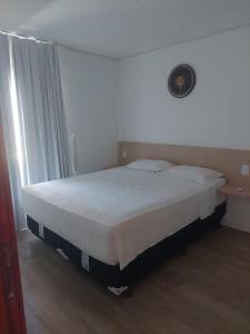 a large bed in a room with a large white bed sidx sidx sidx at Flecheiras in Trairi