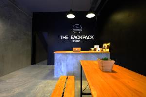 El vestíbulo o zona de recepción de The Backpack Hostel