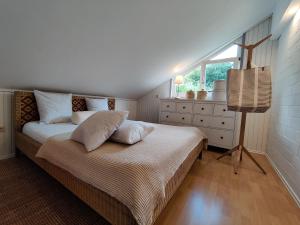 Postel nebo postele na pokoji v ubytování Ferienhaus Hygge viel Natur, Ruhe am Kamin , Wandern, Kochen