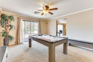 Fotografie z fotogalerie ubytování Pet-Friendly Home with Game Room in Las Vegas! v Las Vegas