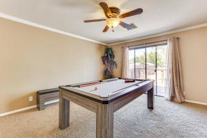 Fotografie z fotogalerie ubytování Pet-Friendly Home with Game Room in Las Vegas! v Las Vegas