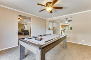 Herní místnost v ubytování Pet-Friendly Home with Game Room in Las Vegas!