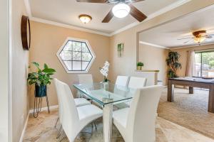 Fotografie z fotogalerie ubytování Pet-Friendly Home with Game Room in Las Vegas! v Las Vegas