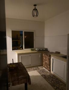 Η κουζίνα ή μικρή κουζίνα στο Chambre d'hôte dans un appartement