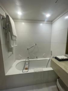 Bagno di ITC Maurya, a Luxury Collection Hotel, New Delhi