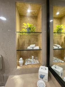 Bagno di ITC Maurya, a Luxury Collection Hotel, New Delhi