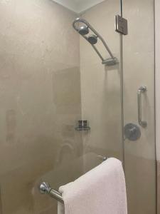 Bagno di ITC Maurya, a Luxury Collection Hotel, New Delhi