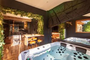 Fotografia z galérie ubytovania Willa Przy Dolinie Kościeliskiej - Prywatne Jacuzzi & Sauna v destinácii Kościelisko