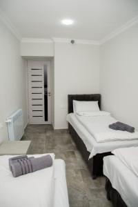 Postel nebo postele na pokoji v ubytování EKA House