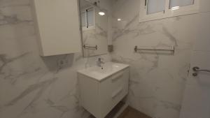 Koupelna v ubytování Apartamento Sol 523 Puerto Feliz + 18 fotografií