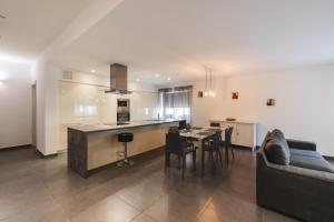 Η κουζίνα ή μικρή κουζίνα στο Good Times