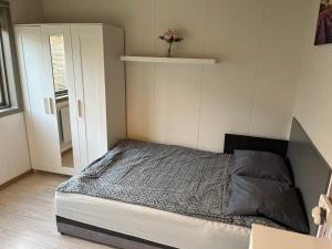 A bed or beds in a room at Pavillon Greve