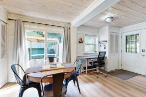 Fotografie z fotogalerie ubytování Dark Harbour Cottage v destinaci Vassalboro