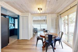 Fotografie z fotogalerie ubytování Dark Harbour Cottage v destinaci Vassalboro