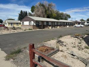 a wooden bench sitting on the side of a street at JET Motor Inn in Powell +11 photos