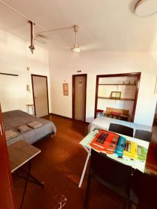 Postel nebo postele na pokoji v ubytování Departamentos Centricos Carlos Paz