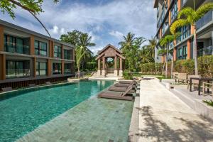 Bazén v ubytování 3 bdr SeaView Apartment walking to Surin Beach by CapitalPro nebo v jeho okolí