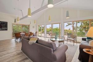 Et opholdsområde på Private Beach with Incredible Views on Lt Island