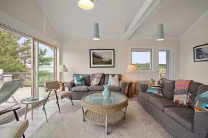 Et opholdsområde på Private Beach with Incredible Views on Lt Island + 47 billeder