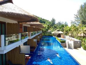 Бассейн в Tup Kaek Sunset Beach Resort-SHA Plus или поблизости