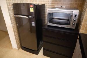 Kuchyň nebo kuchyňský kout v ubytování Lodha Belmondo Vintage Heights Pune with Golf Course