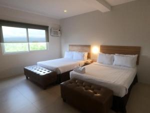 Postel nebo postele na pokoji v ubytování Mango Suites