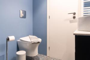 A bathroom at Syntagma Sweet House 2