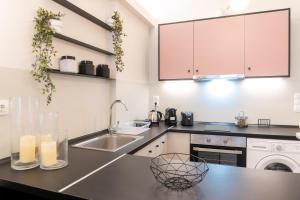 A kitchen or kitchenette at Syntagma Sweet House 2